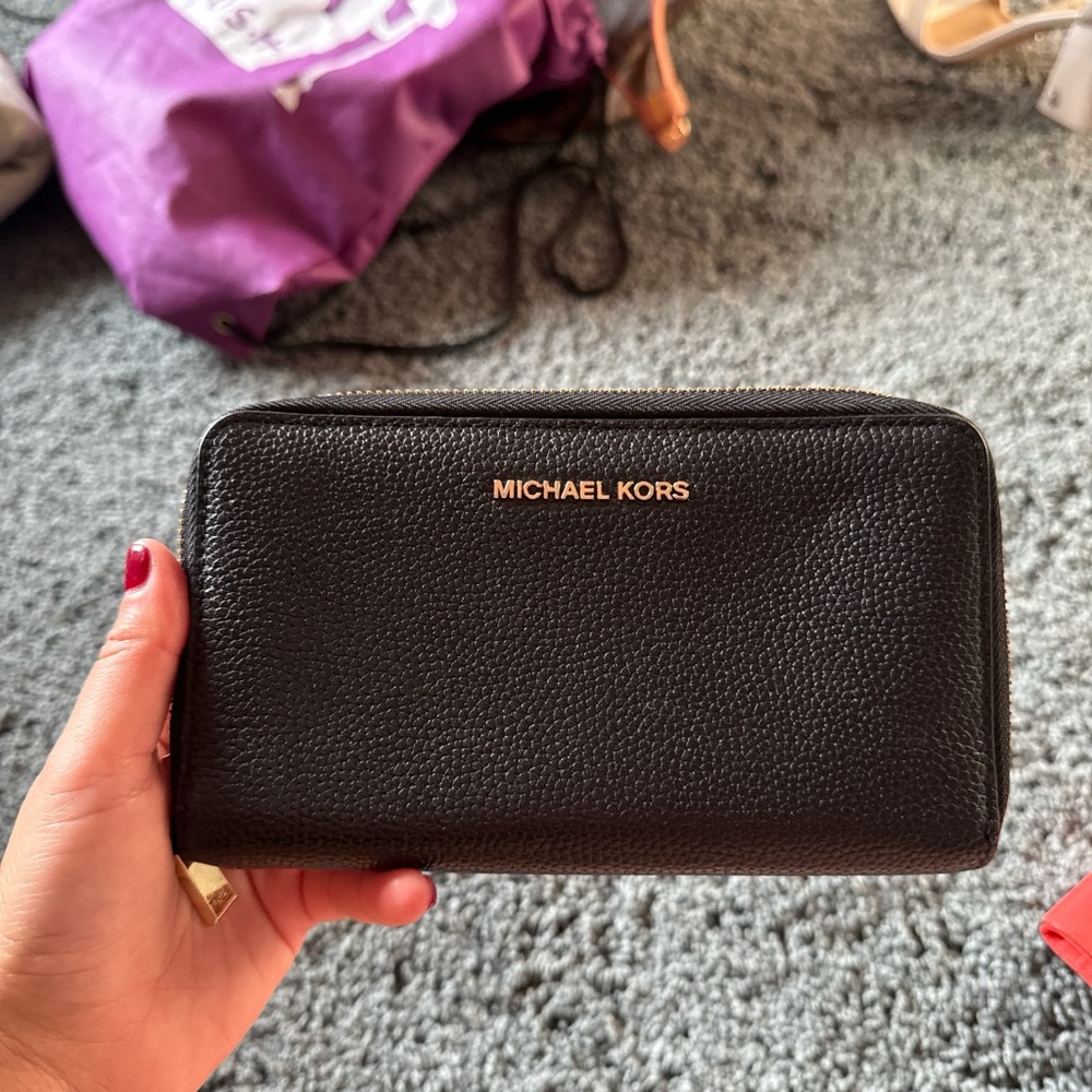 Michael Kors Black Leather Zip Wallet